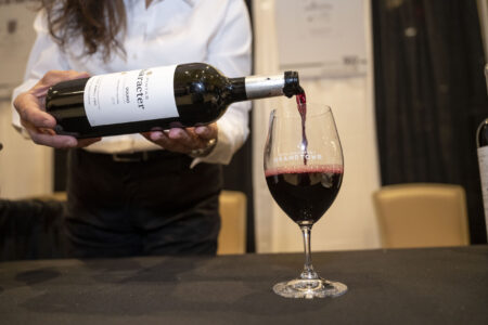 Les œnophiles savourent plus de 200 vins les mieux notés au Wine Spectator's Grand Tour 2023