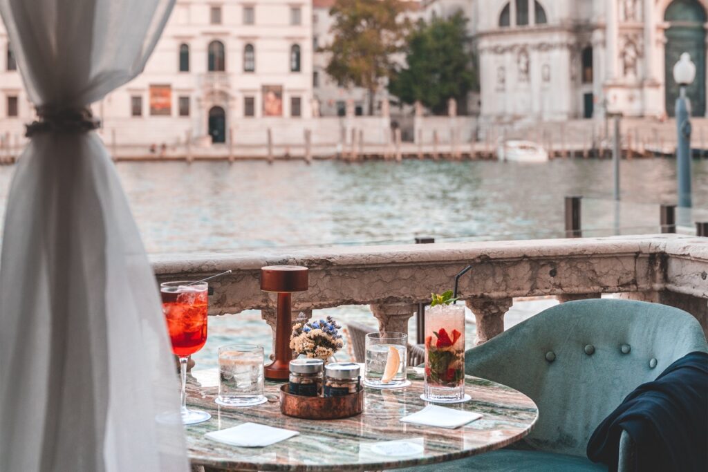 St. Regis Venise dévoile une histoire d’amour hors saison avec la ville des canaux St. Regis Venise dévoile une histoire d'amour hors saison avec la ville des canaux