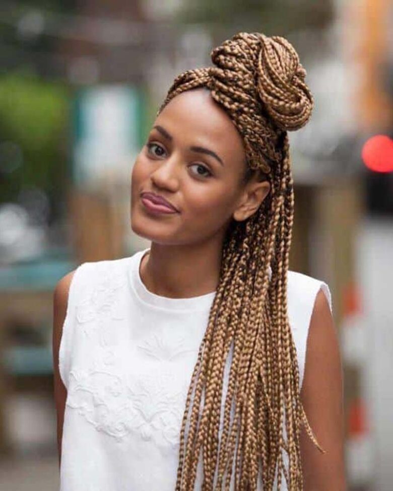 coiffures filles noires chignon enroulé - Luxe Digital