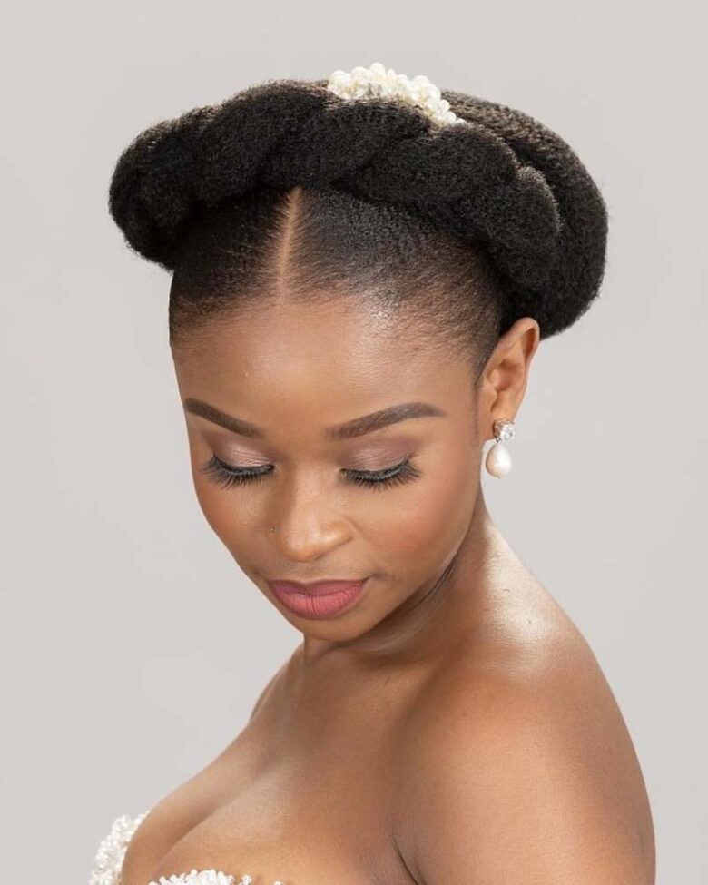coiffures filles noires chignon formel - Luxe Digital