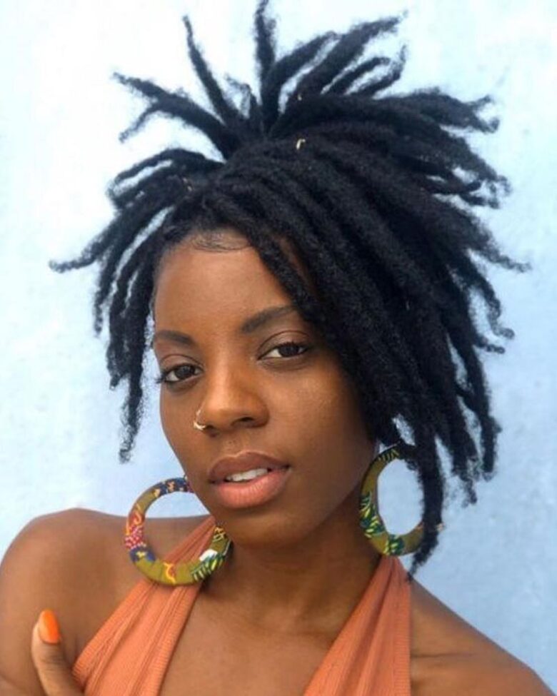 coiffures dreadlocks femmes dreads courtes de forme libre - Luxe Digital