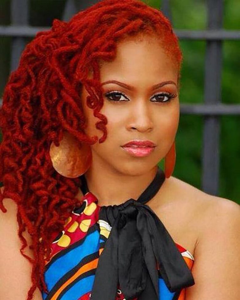 coiffures dreadlocks femmes dreads colorées bouclées - Luxe Digital