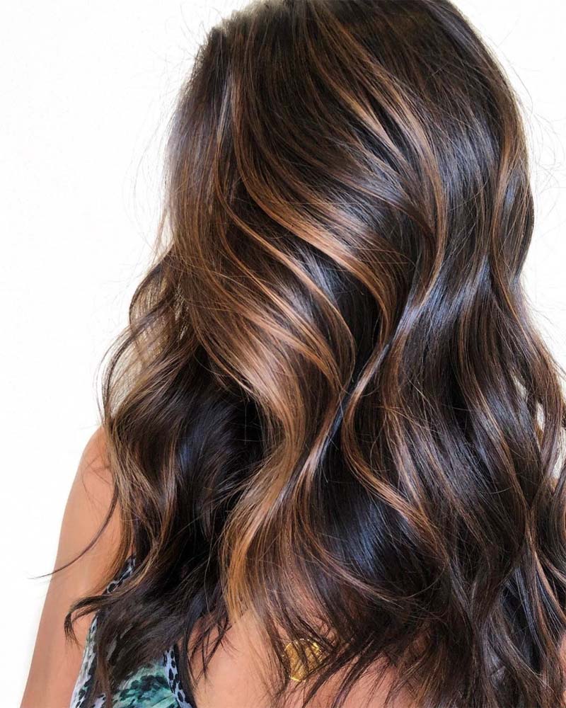 cheveux noirs méchés cheveux moka avec reflets châtain clair - Luxe Digital