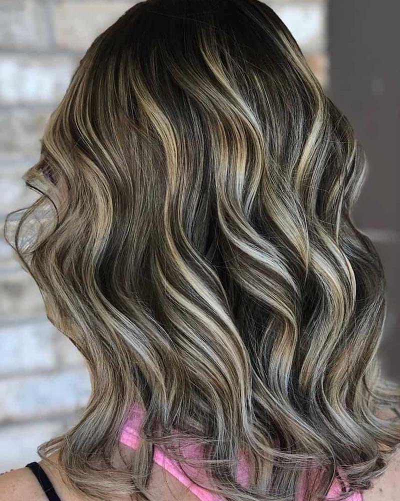 cheveux noirs mèches mèches blondes sur cheveux noirs - Luxe Digital