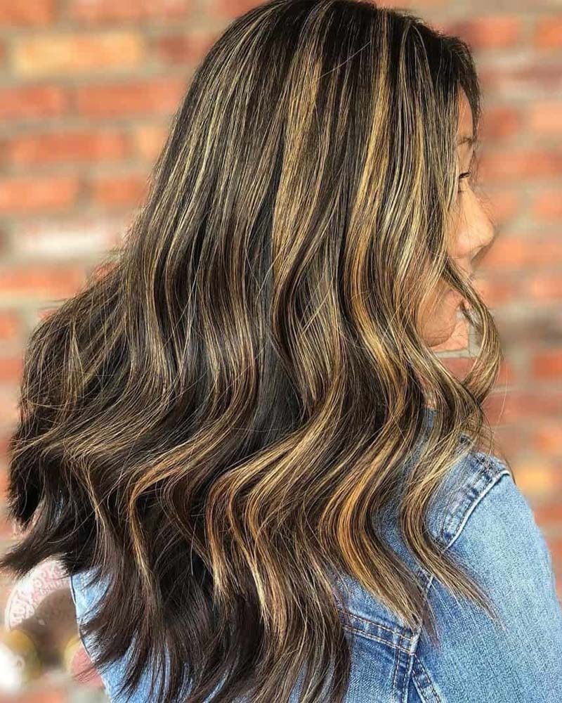 cheveux noirs mèches mèches blondes sur cheveux noirs - Luxe Digital
