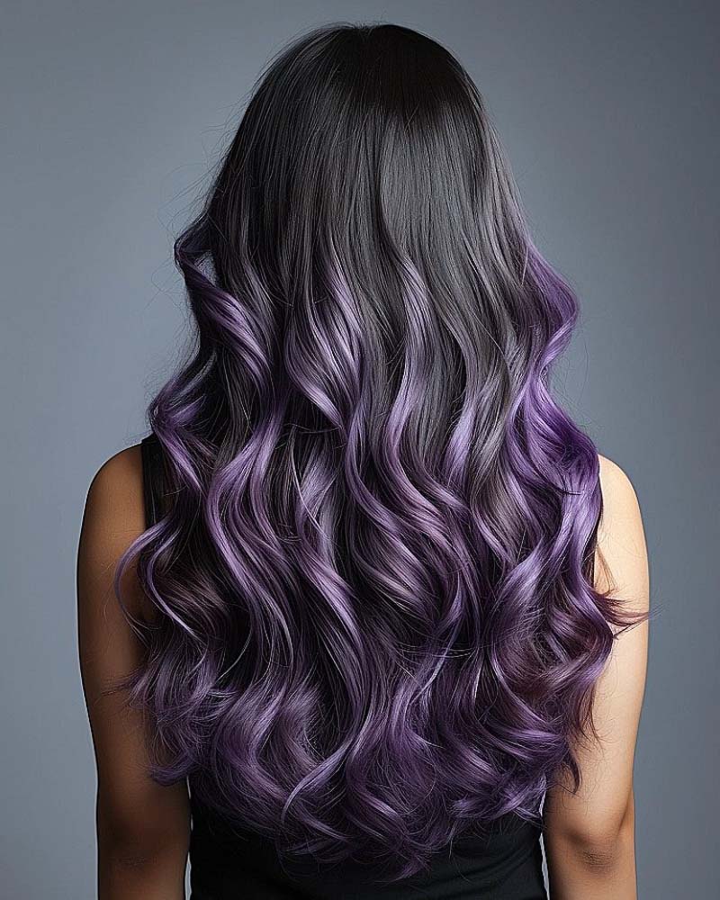 cheveux noirs aux reflets violets profonds - Luxe Digital