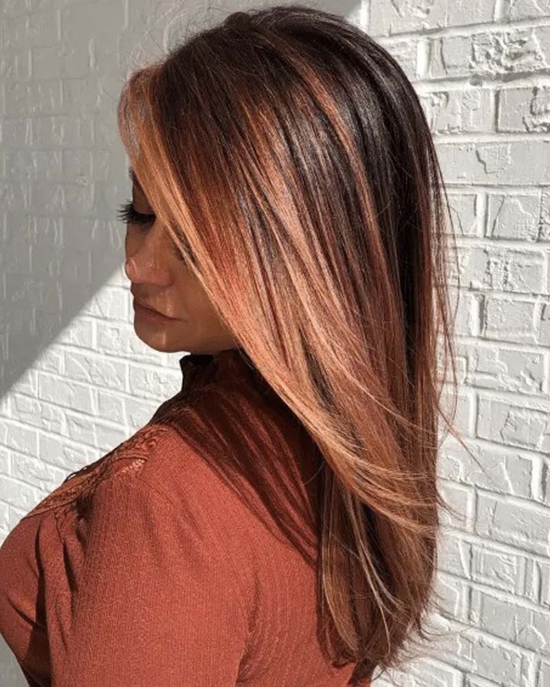 cheveux noirs méchés reflets blond pêche - Luxe Digital