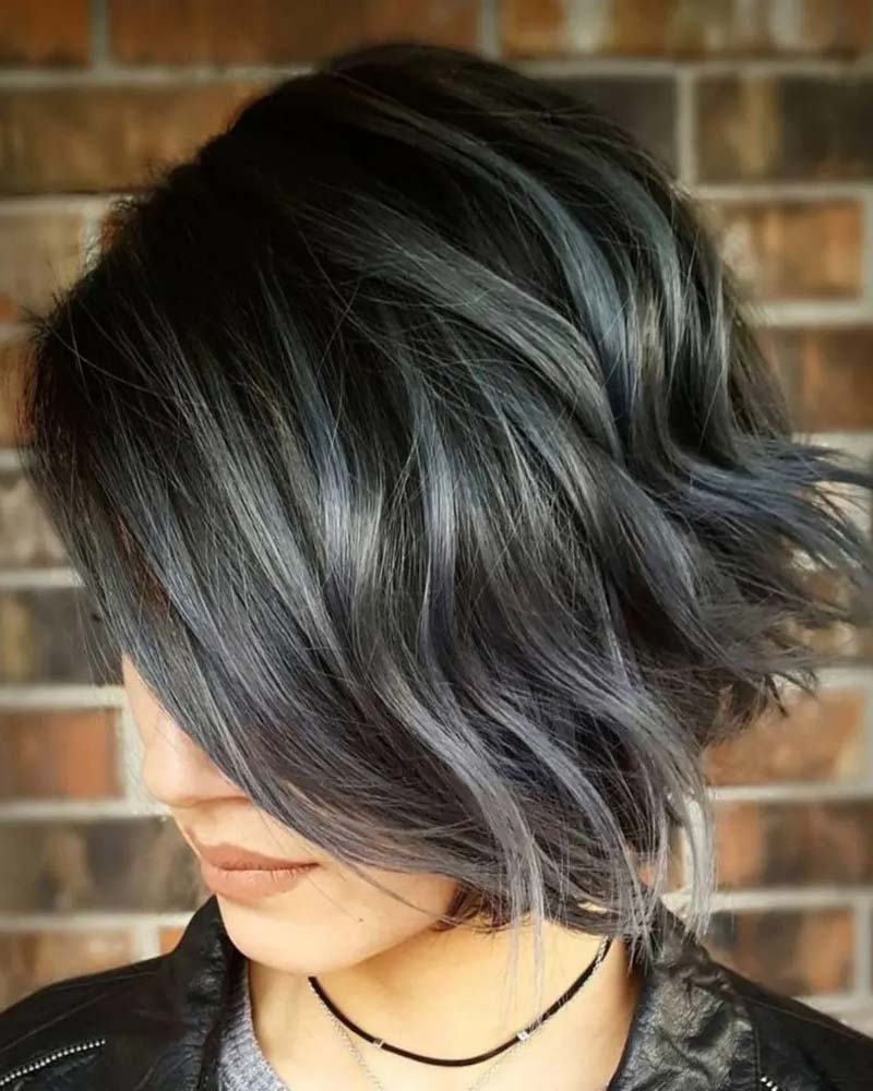 cheveux noirs méchés cheveux noirs courts avec mèches - Luxe Digital
