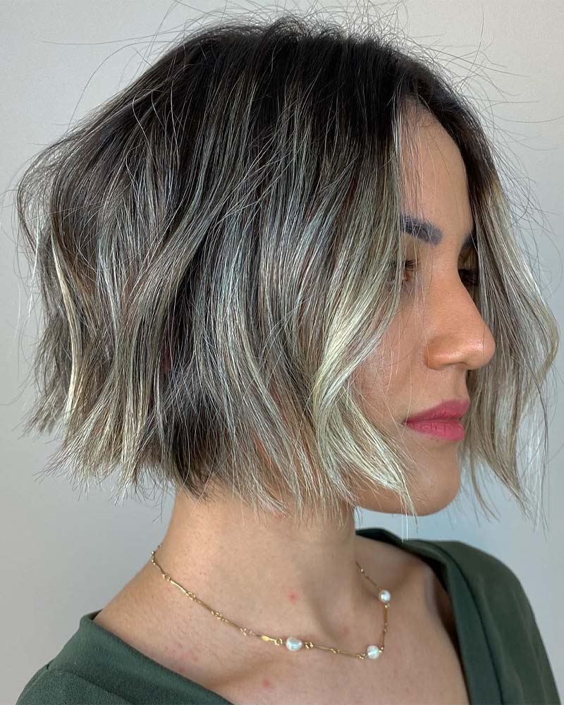 cheveux noirs méchés cheveux noirs courts avec mèches - Luxe Digital