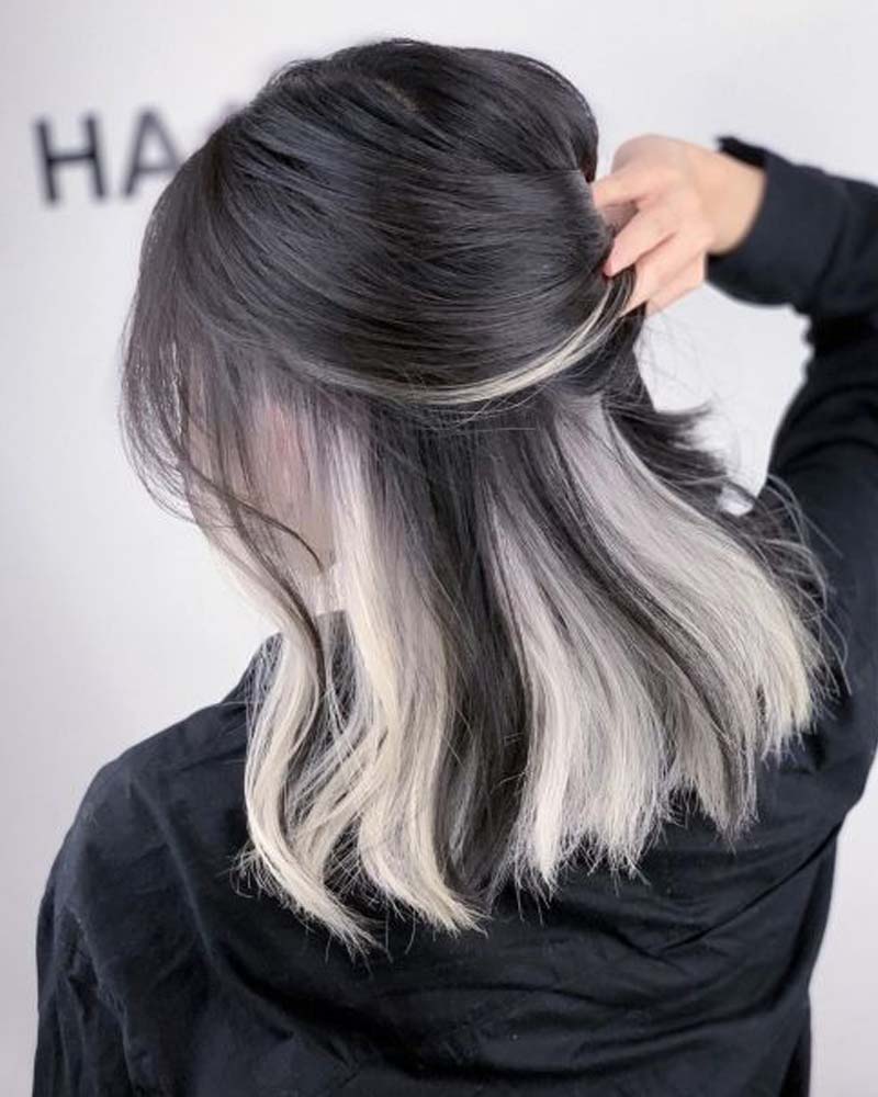 cheveux noirs méchés gris coucou reflets sur cheveux noirs - Luxe Digital