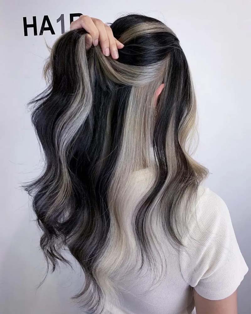 cheveux noirs méchés gris coucou reflets sur cheveux noirs - Luxe Digital