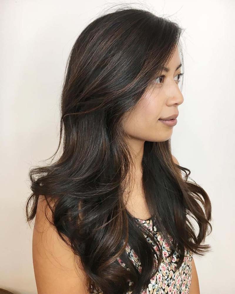 cheveux noirs méchés méchés châtain foncé sur cheveux noirs - Luxe Digital