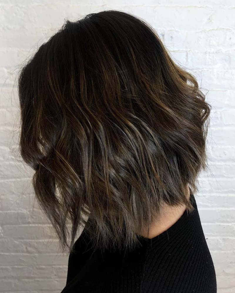cheveux noirs méchés méchés châtain foncé sur cheveux noirs - Luxe Digital