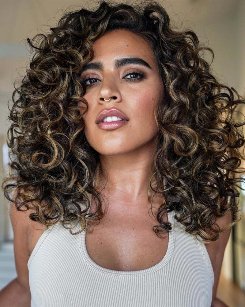 cheveux noirs mèches reflets brun chocolat pour mèches foncées - Luxe Digital