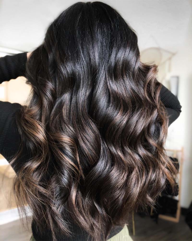 cheveux noirs mèches reflets brun chocolat pour mèches foncées - Luxe Digital