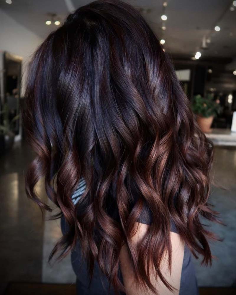 cheveux noirs mèches reflets brun chocolat pour mèches foncées - Luxe Digital
