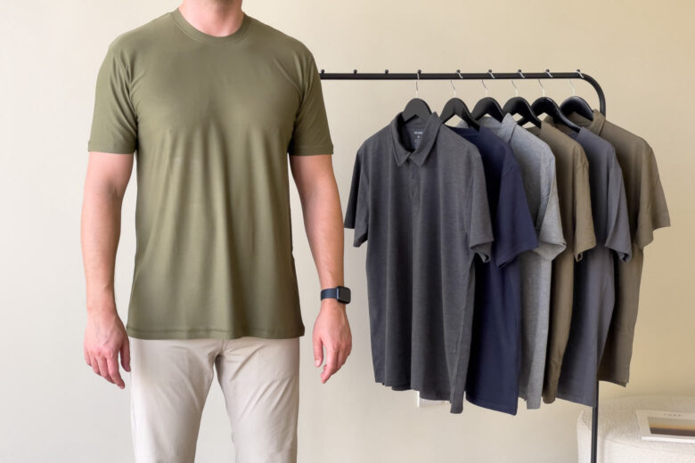 Matériel d'examen des t-shirts True Classic - Luxe Digital