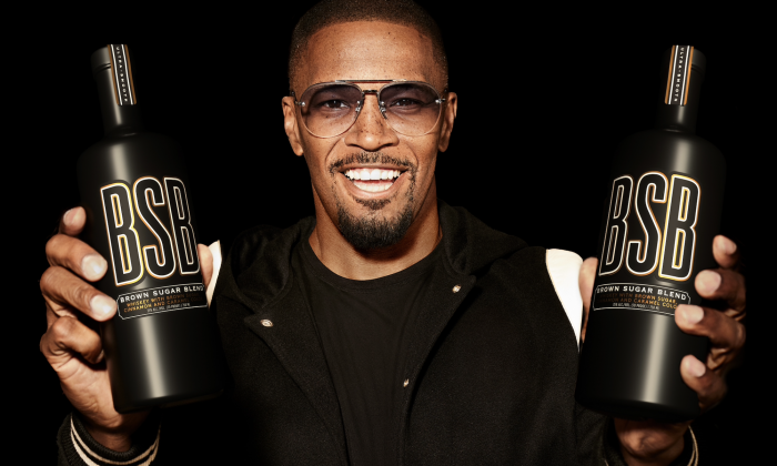 Jamie Foxx présente le whisky à base de sucre brun Jamie Foxx présente le whisky à base de sucre brun