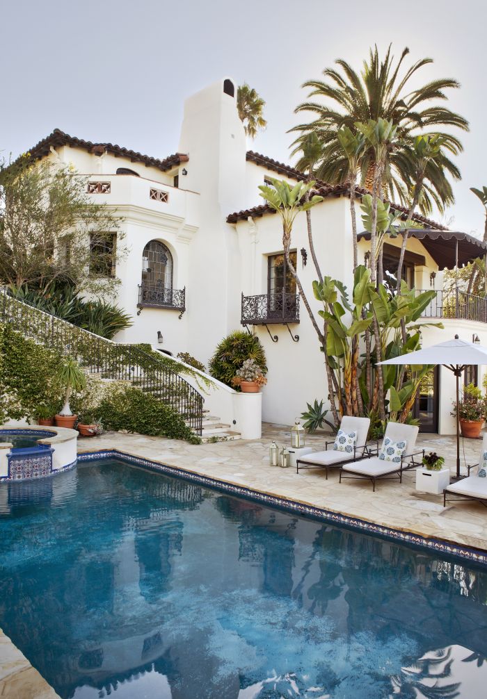 Voyagez dans l'élégance historique de Los Angeles au 2400 Inverness Avenue