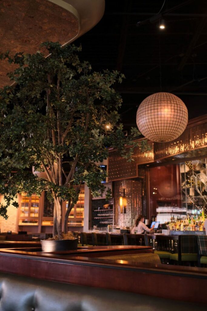 Mimosas sans fond et Bloody Mary coulent librement au brunch du week-end du City Cellar Wine Bar & Grill