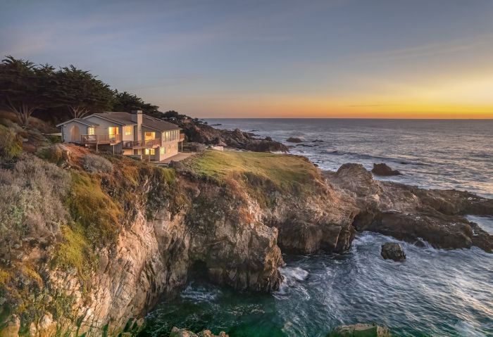 Un sanctuaire de sérénité en bord de mer dans l'ultra-exclusif Otter Cove de Carmel
