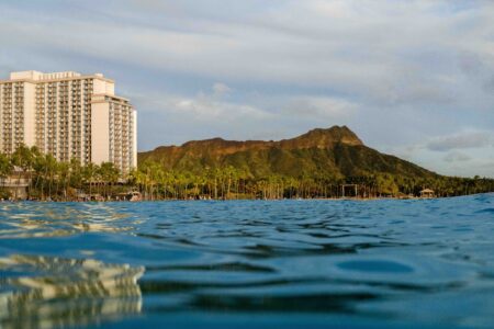 Avec des vols étendus vers Honolulu, voici 4 hotspots hôteliers à visiter cet été Avec des vols étendus vers Honolulu, voici 4 hotspots hôteliers à visiter cet été