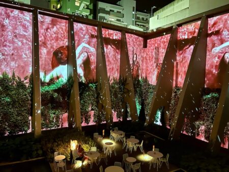Un spectacle de lumière dynamique illumine l'hôtel Lumen de Lisbonne