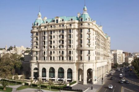 La capitale de l'Azerbaïdjan brille avec Four Seasons Baku