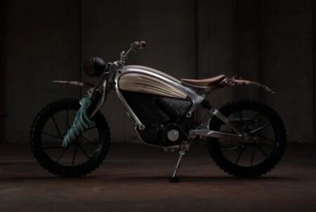 Motototem: Une puce volante FF.C6 s'est transformée en un moto organique