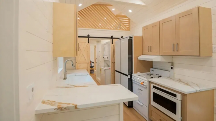 32 pieds de long, une petite maison de Dragon Tiny Homes dégagent le luxe