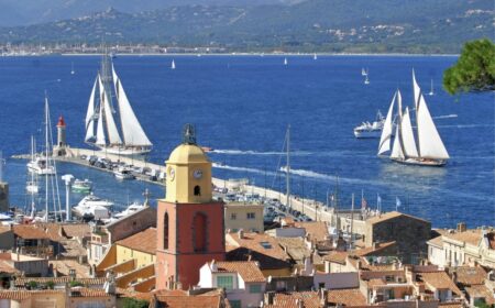 Des rituels rosés aux dîners de jardin: un guide de restauration d'été à St. Tropez