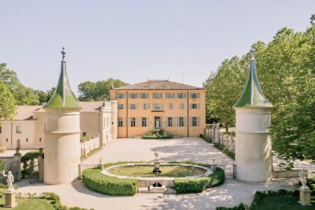 Château de Fonscolombe: une évasion provençale à chaque saison