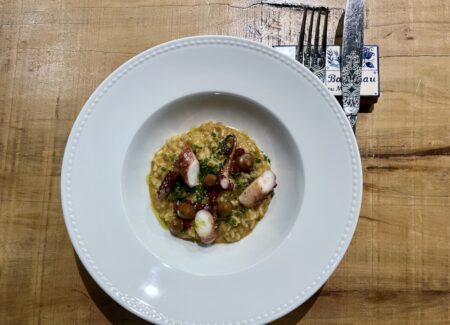Le restaurant Braga fournit des plats portugais avec panache